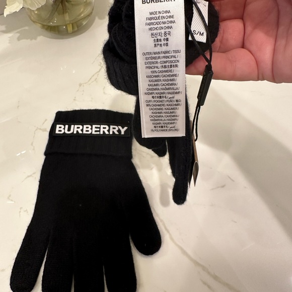 BRAND NEW BURBERRY GLOVES - Picture 2 of 2
